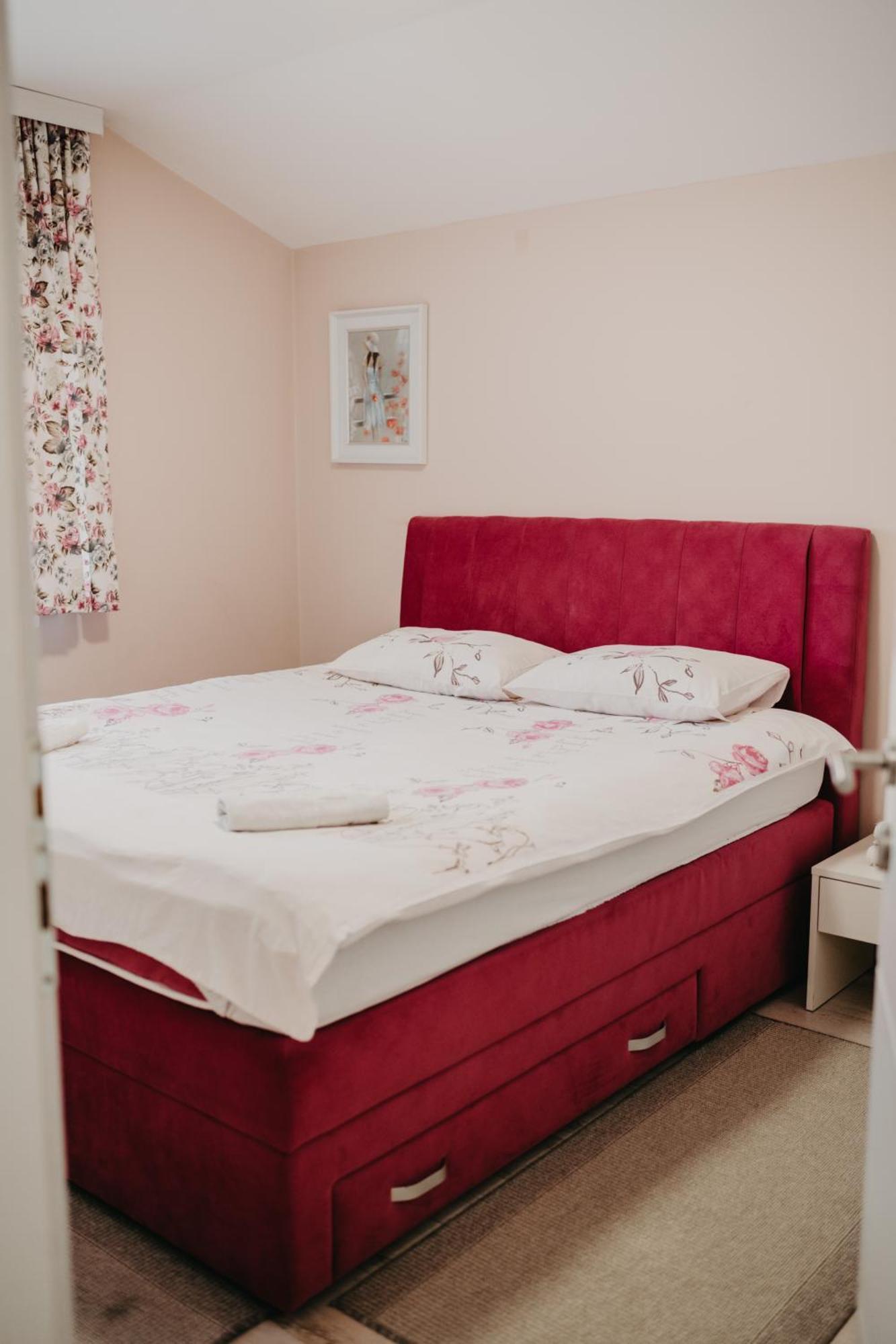 Prenociste Park Bed & Breakfast Modrica Екстериор снимка