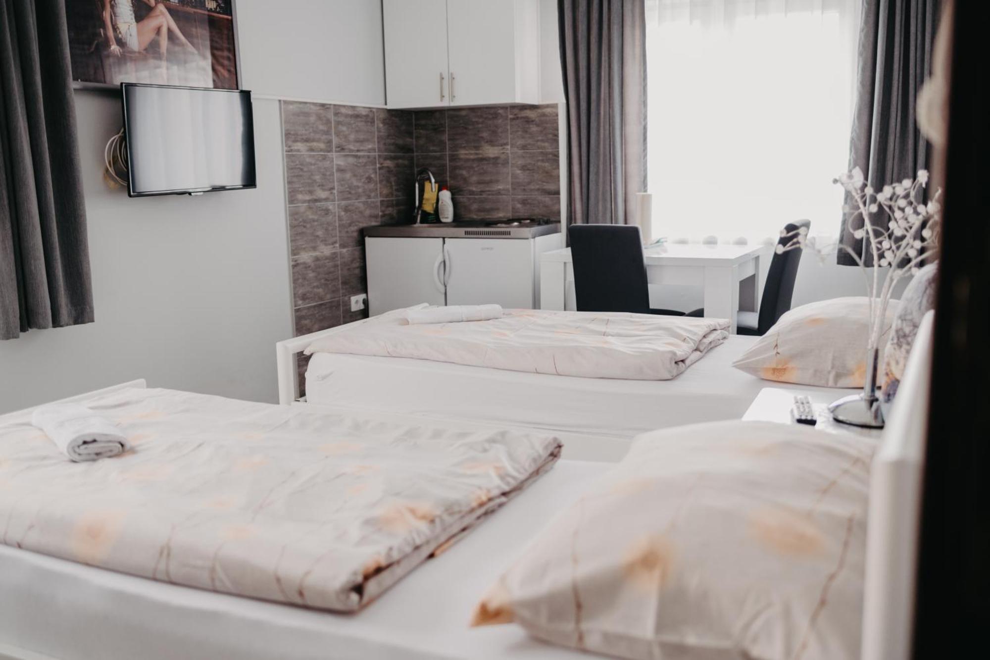 Prenociste Park Bed & Breakfast Modrica Екстериор снимка