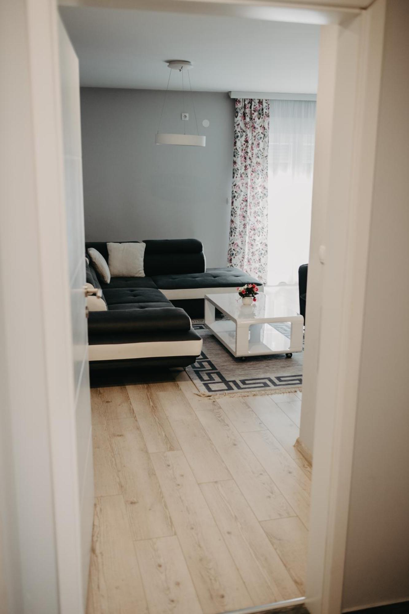 Prenociste Park Bed & Breakfast Modrica Екстериор снимка