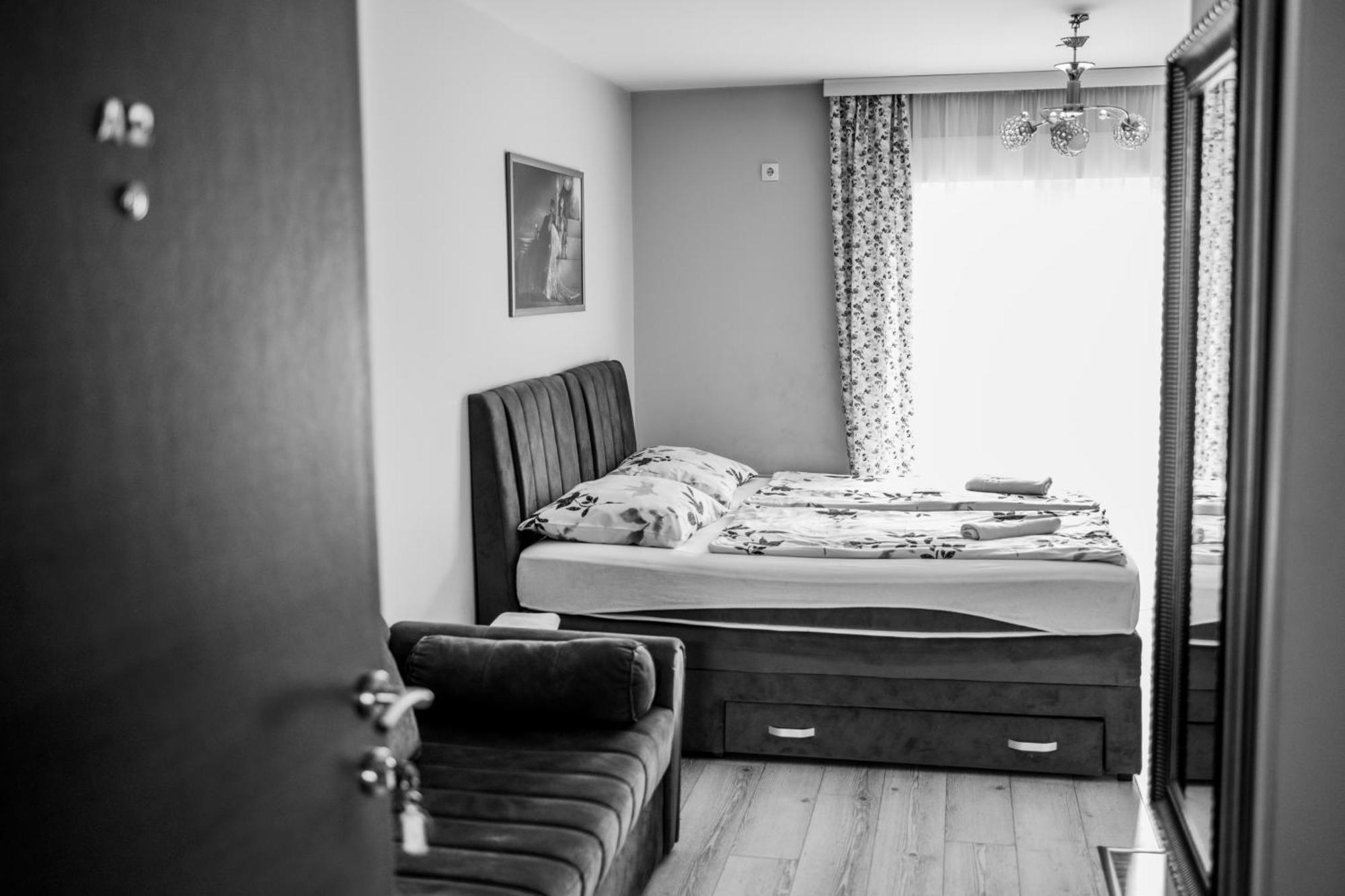 Prenociste Park Bed & Breakfast Modrica Екстериор снимка
