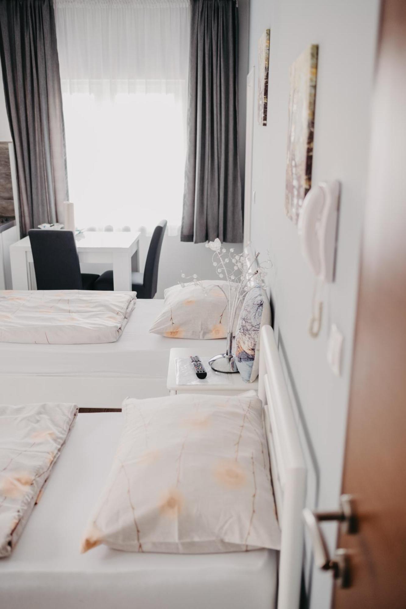 Prenociste Park Bed & Breakfast Modrica Екстериор снимка